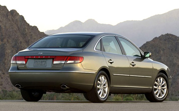 Hyundai Azera rear view