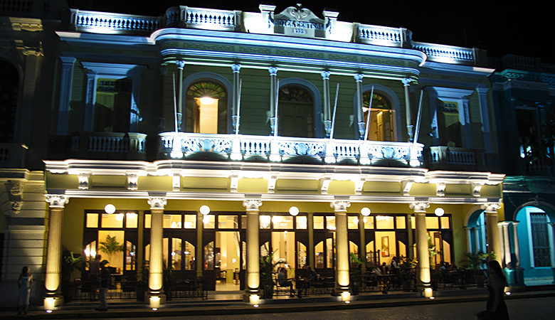 Santa Clara Hotel Central in park Leoncio Vidal